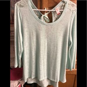 Lightweight sea foam long sleeve top